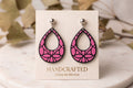 Brinco Daniela (Gota Pink com Arabesco Preto)