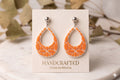 Brinco Isabela (Gota Coral com Detalhes Brancos)